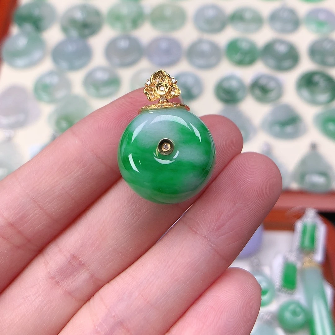 翡翠未镶嵌颈饰吊坠