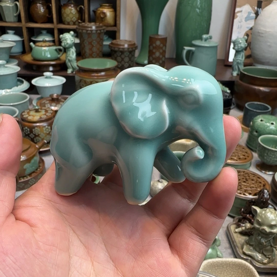 北***星龙泉青瓷天青小象