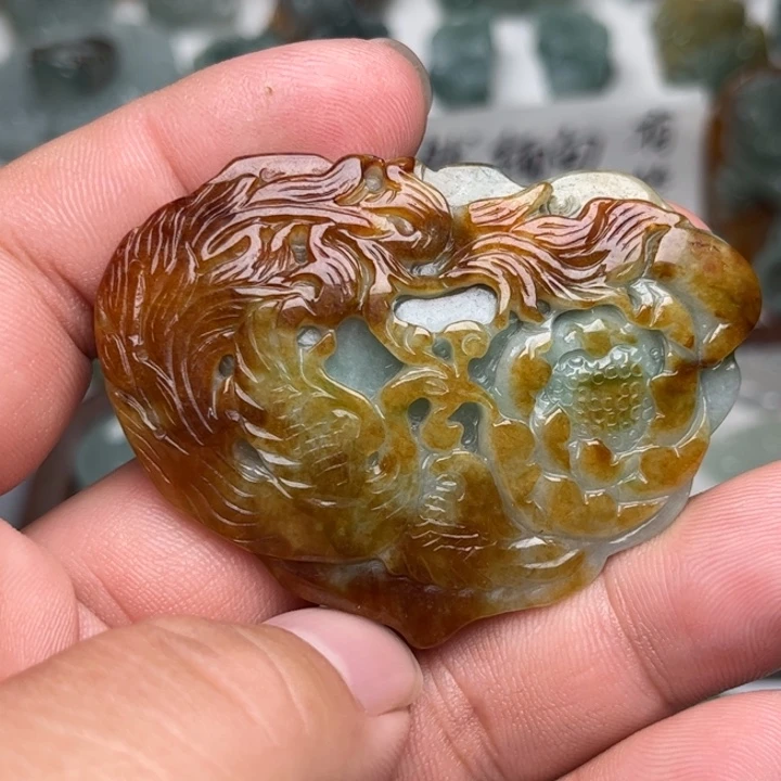 颈饰未镶嵌翡翠凤戏牡丹