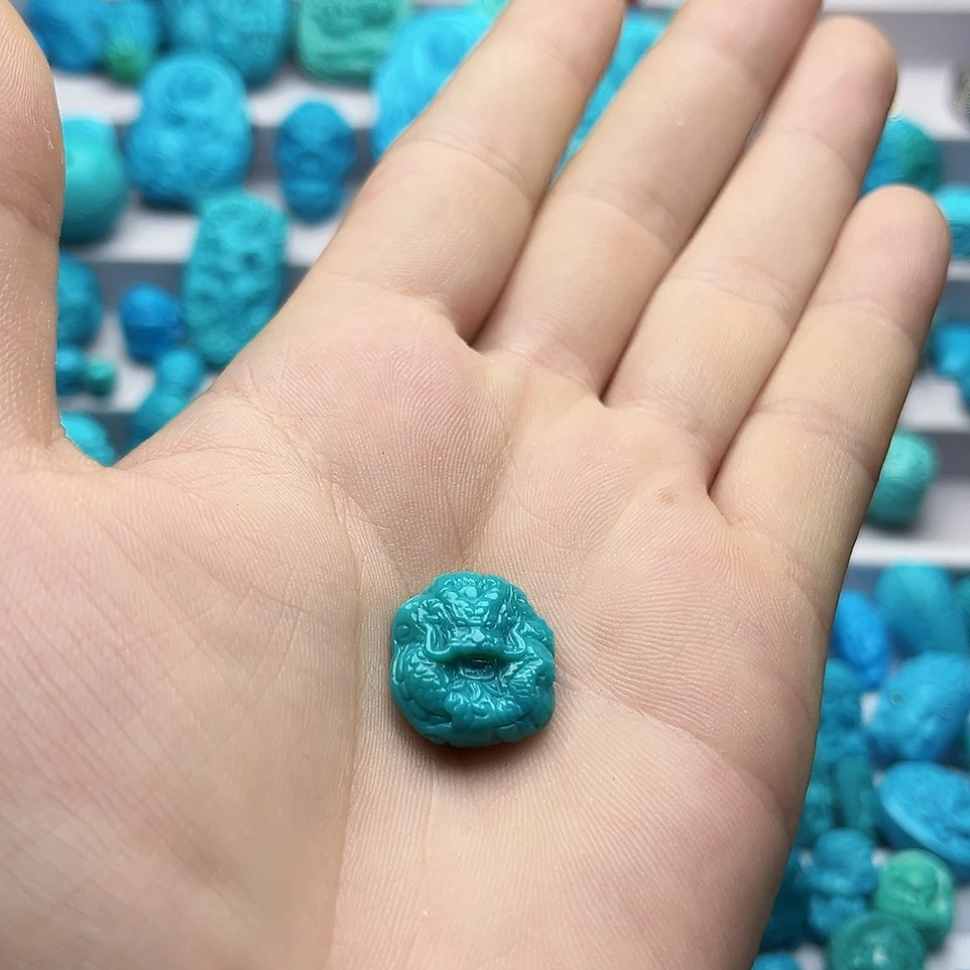 绿松石未镶嵌天然原矿雕刻绿松石