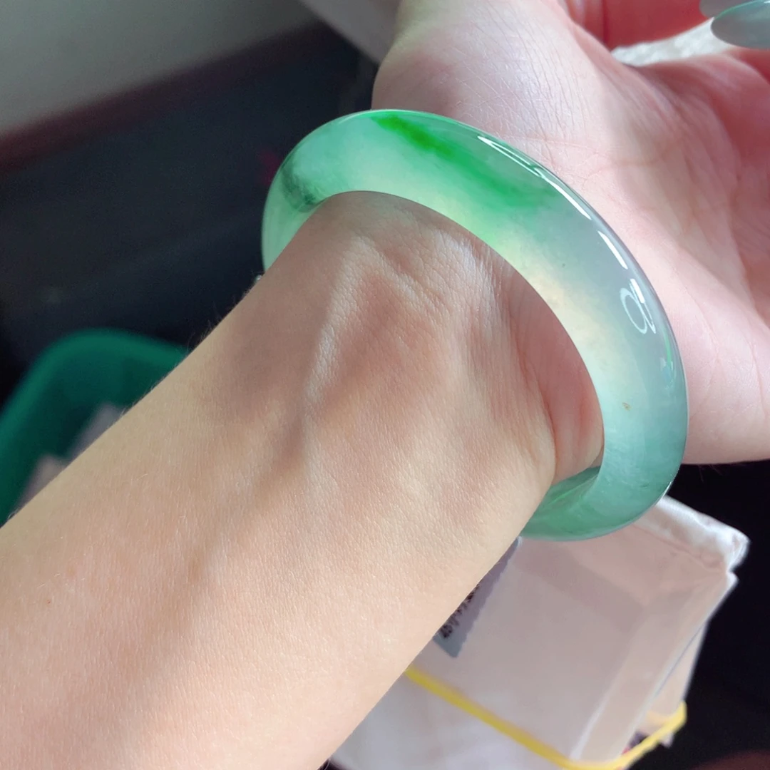 翡翠手镯未镶嵌52.3 绝美炸光冰飘绿梦中情镯 灵