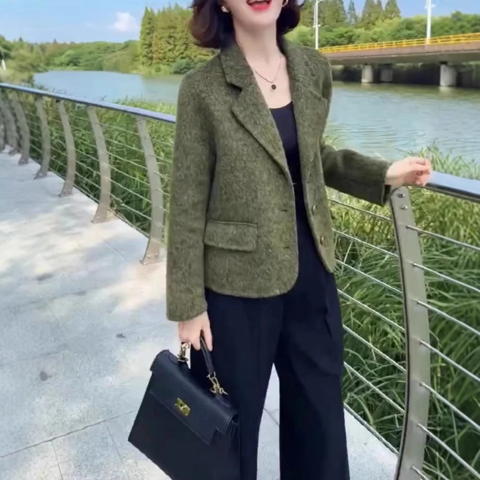 欧洲站轻熟风秋冬网红爆款高级减龄短款毛呢女装洋气时髦女士外套