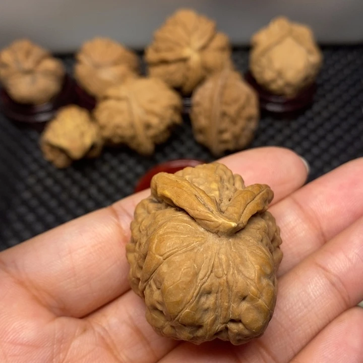 闪***手文玩核桃吊坠文玩核桃异形单只