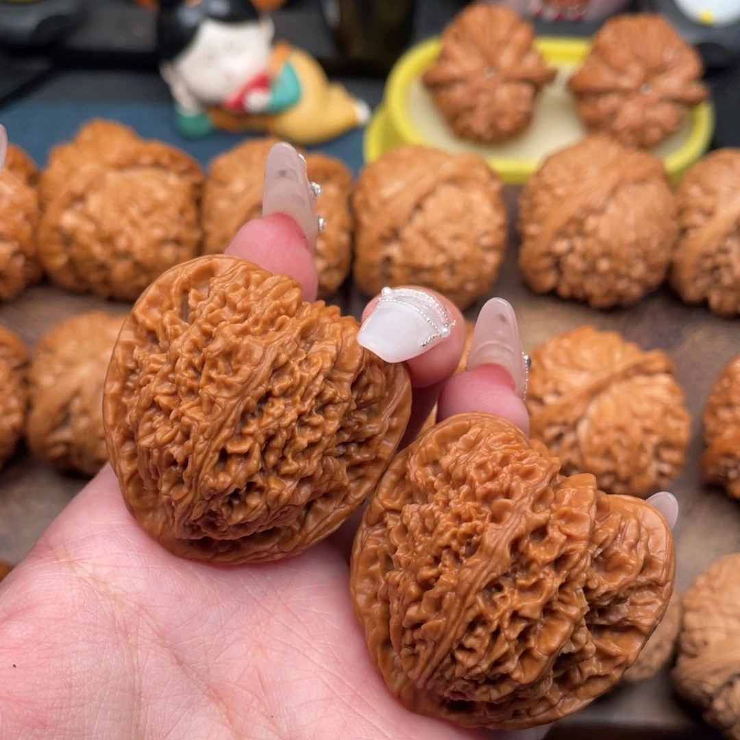 文玩核桃把件全品，红皮三角南疆42