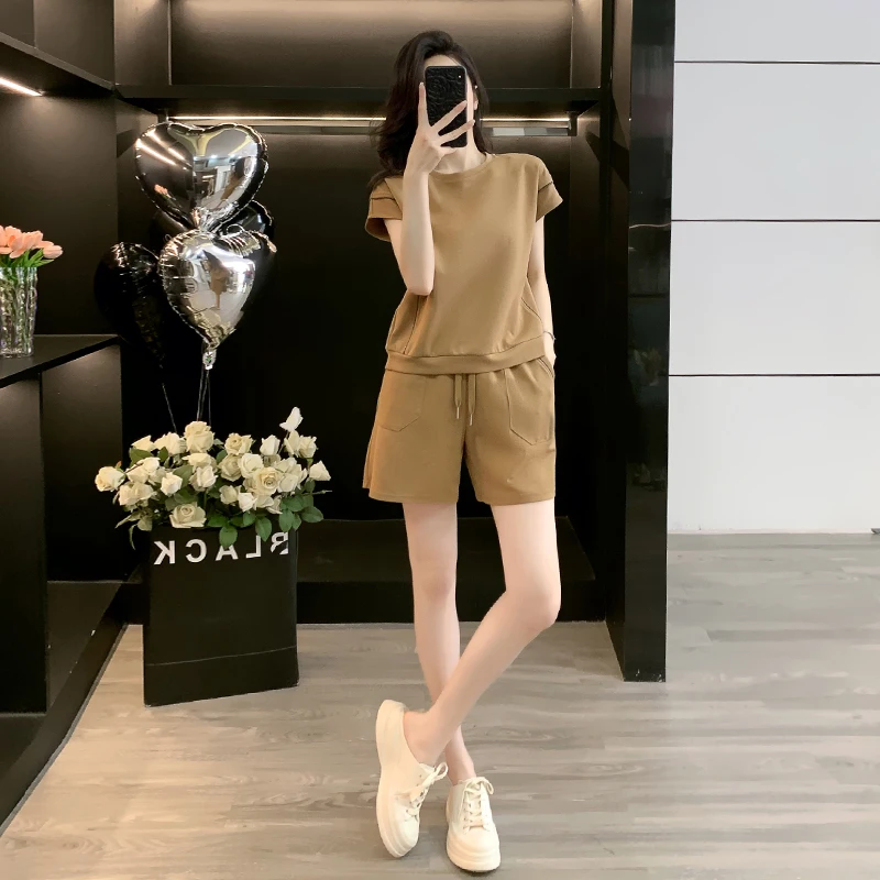 美拉德穿搭休闲运动套装女2025夏洋气减龄显瘦短袖上衣短裤两件套