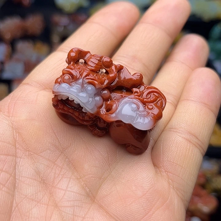 石英质玉（黄龙玉）颈饰未镶嵌