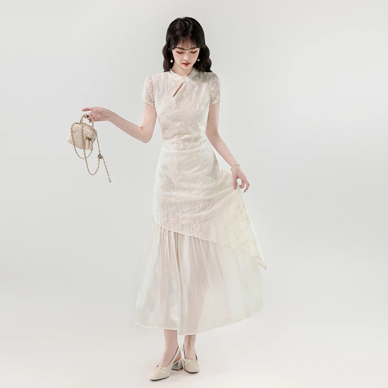 2025夏季新款新中式温婉优雅杏色绣花裙子不规则设计感长款连衣裙