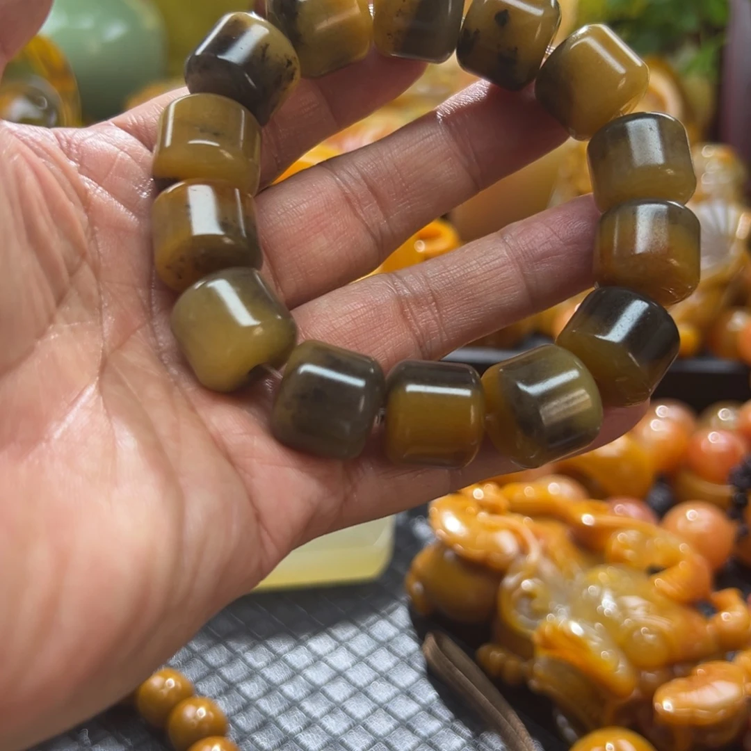 石英质玉未镶嵌颈饰