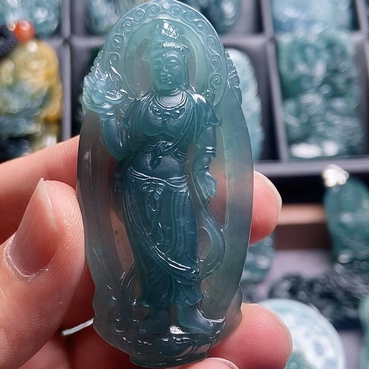 翡翠颈饰未镶嵌小*歪观音
