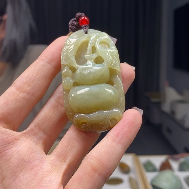 岫岩河磨玉（透闪石质玉）颈饰未镶嵌