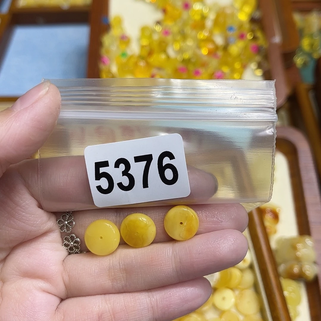 琥珀未镶嵌颈饰蜜蜡