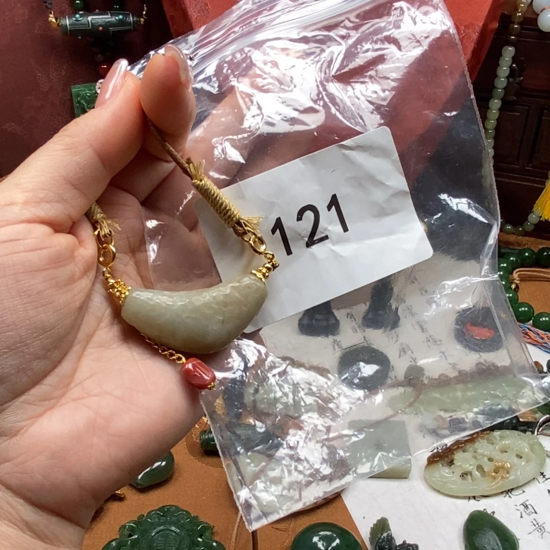 微***@和田玉未镶嵌颈饰