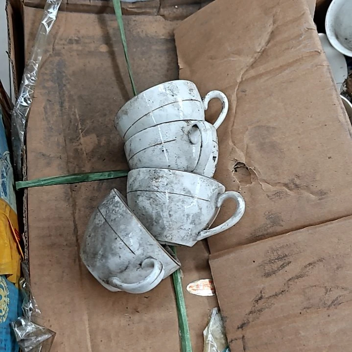 摆件盘子碗茶壶啥都有