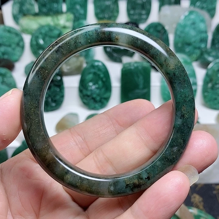 未镶嵌独山玉手镯