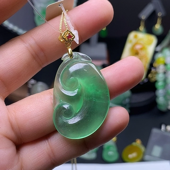 翡翠未镶嵌吊坠(赠链)