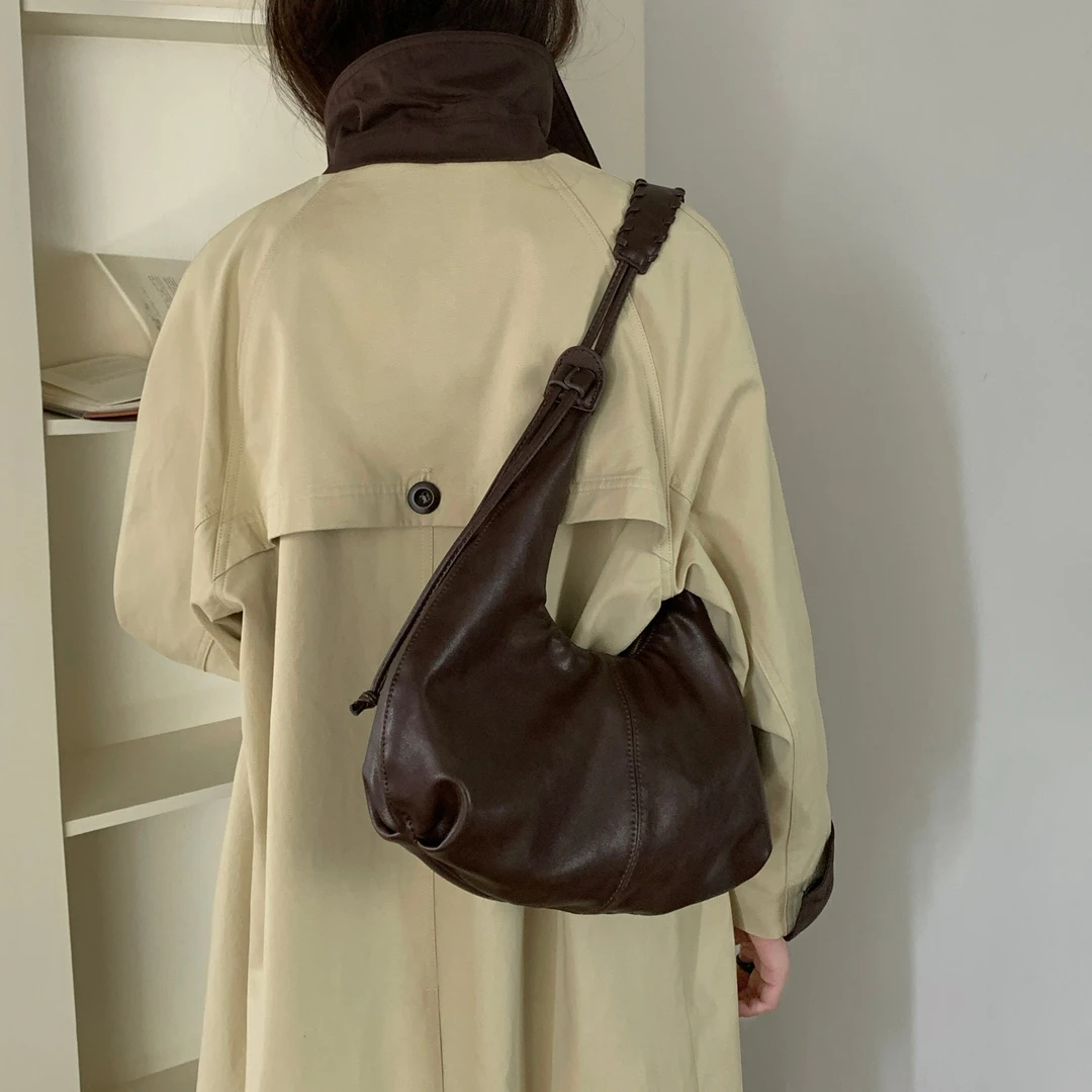 竹笋喵喵 复古大容量质感饺子包新通勤小众设计时尚单肩包女秋冬