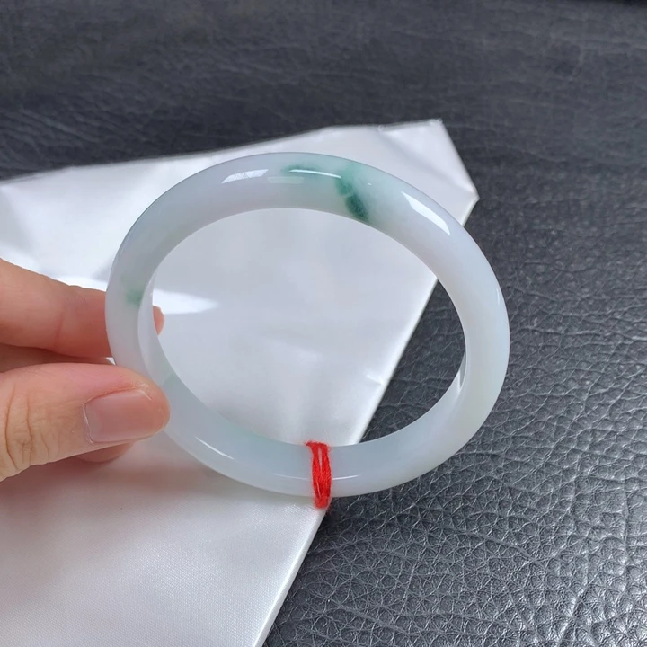 翡翠未镶嵌手镯