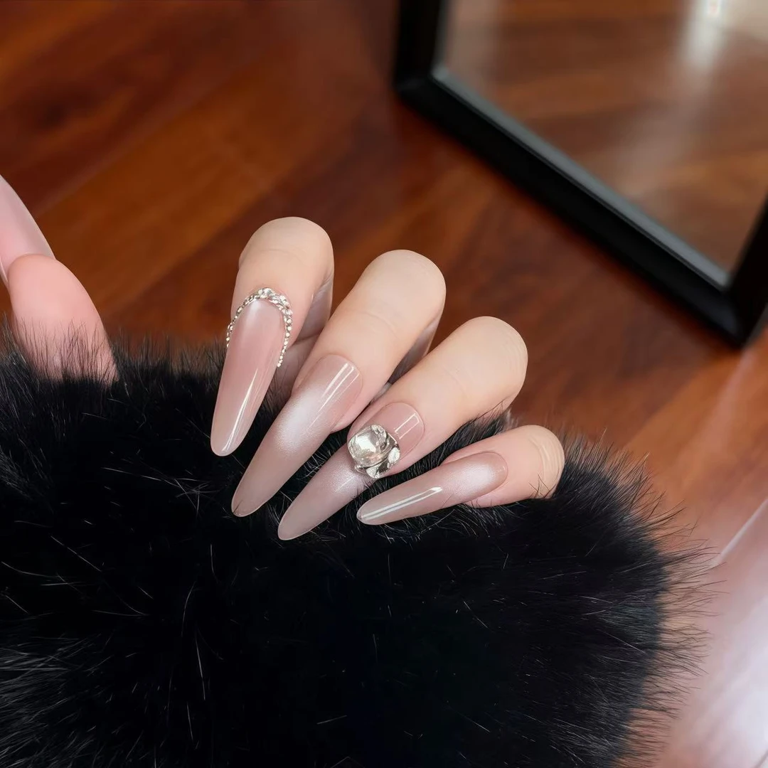 【白水女】气质纯手工冰透裸粉渐变显白高级感可拆卸穿戴甲