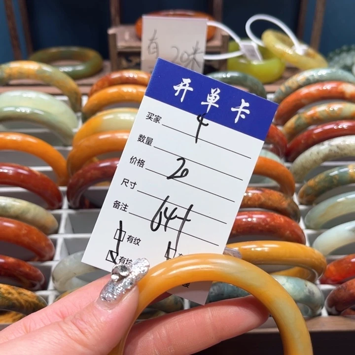 蛇纹石玉手镯未镶嵌八**财