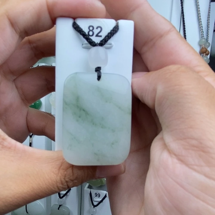 石英质玉未镶嵌颈饰