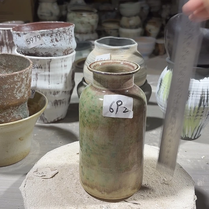 摆件高19，口5，瑕疵处理，无孔，692