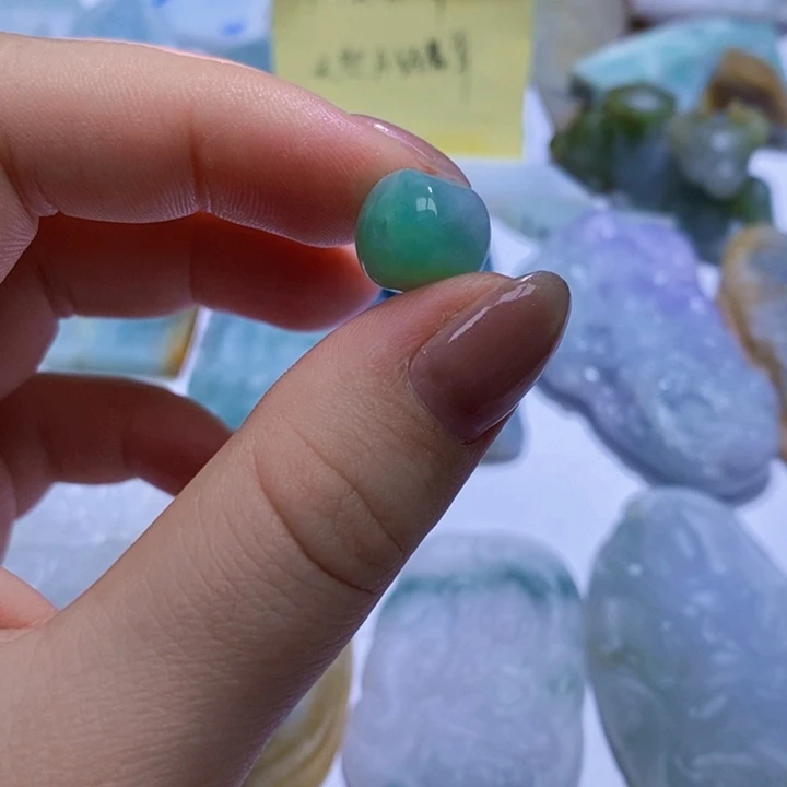 翡翠颈饰未镶嵌鸑*