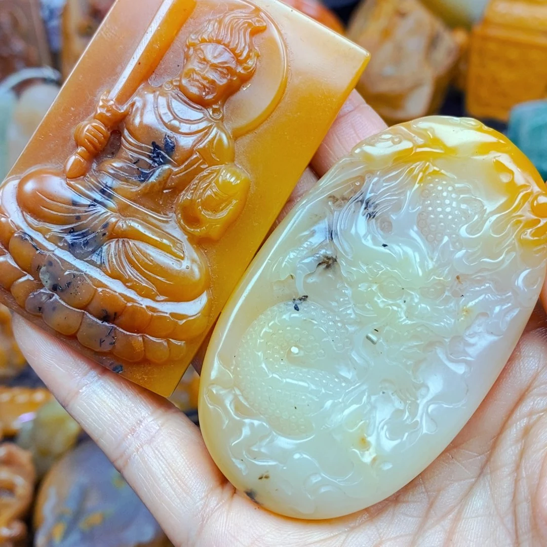 石英质玉（黄龙玉）未镶嵌颈饰