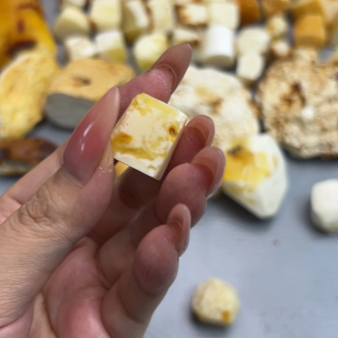 定制琥珀未镶嵌T****.蜜蜡