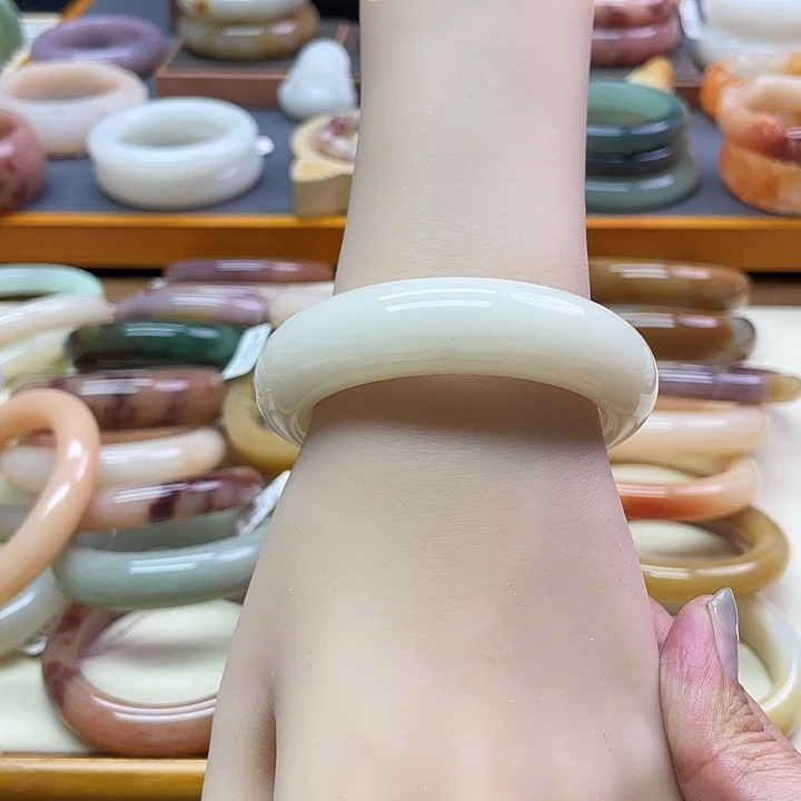 未镶嵌手镯石英质玉油*饼