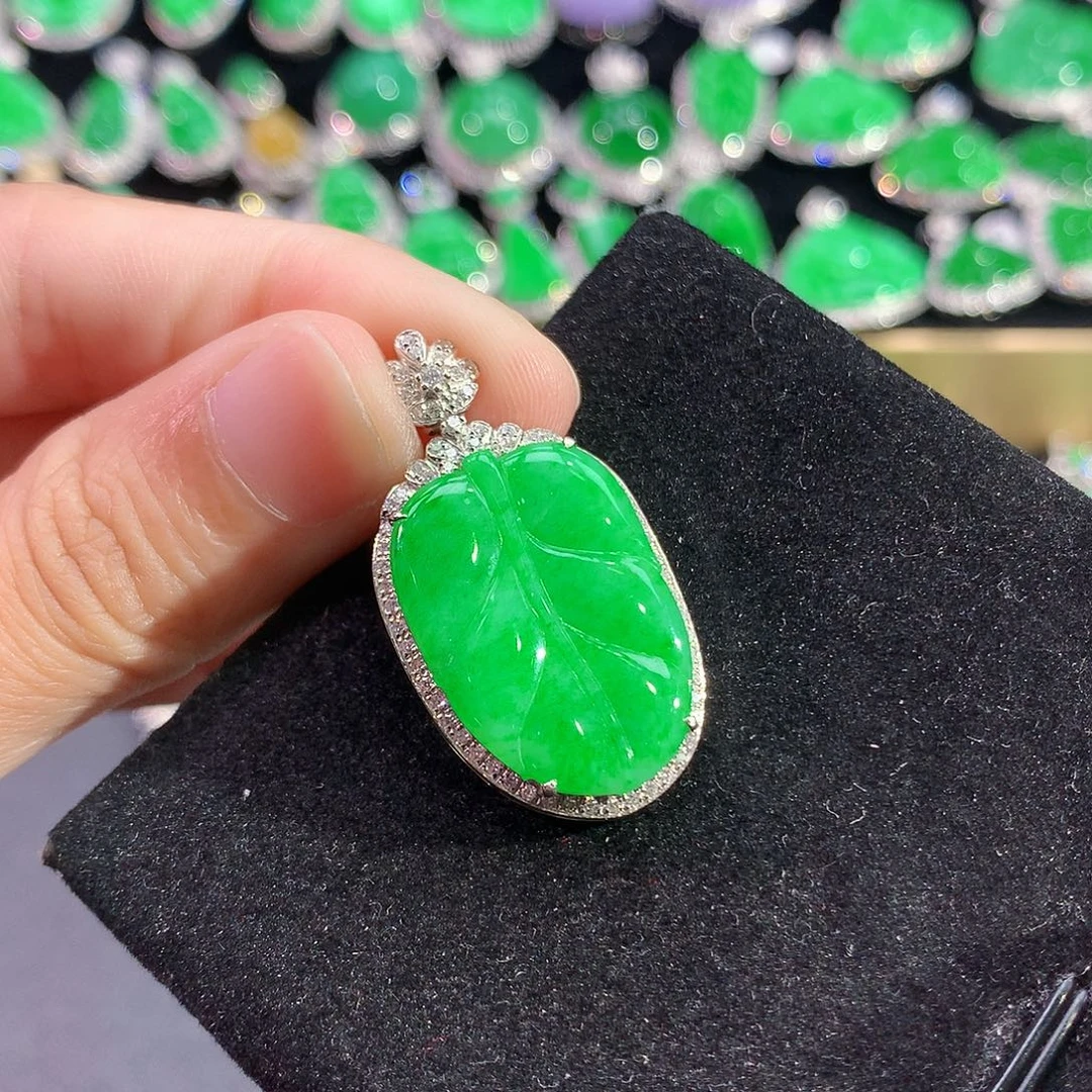 翡翠18K金镶嵌颈饰