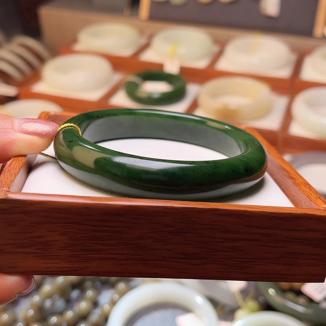 和田玉未镶嵌手镯62