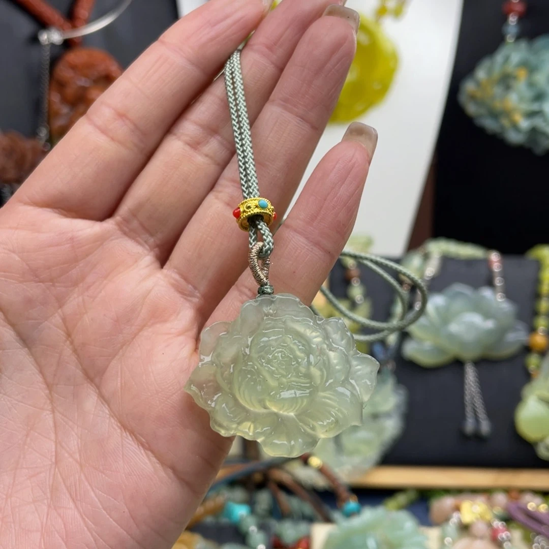 蛇纹石玉未镶嵌颈饰