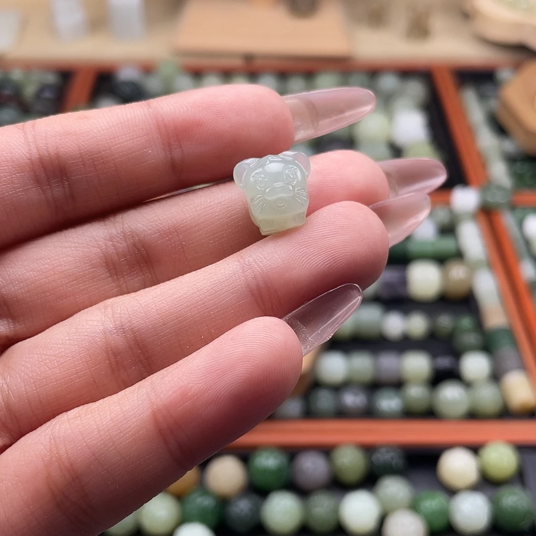 米***兰和田玉（糖玉）未镶嵌珠宝半成品