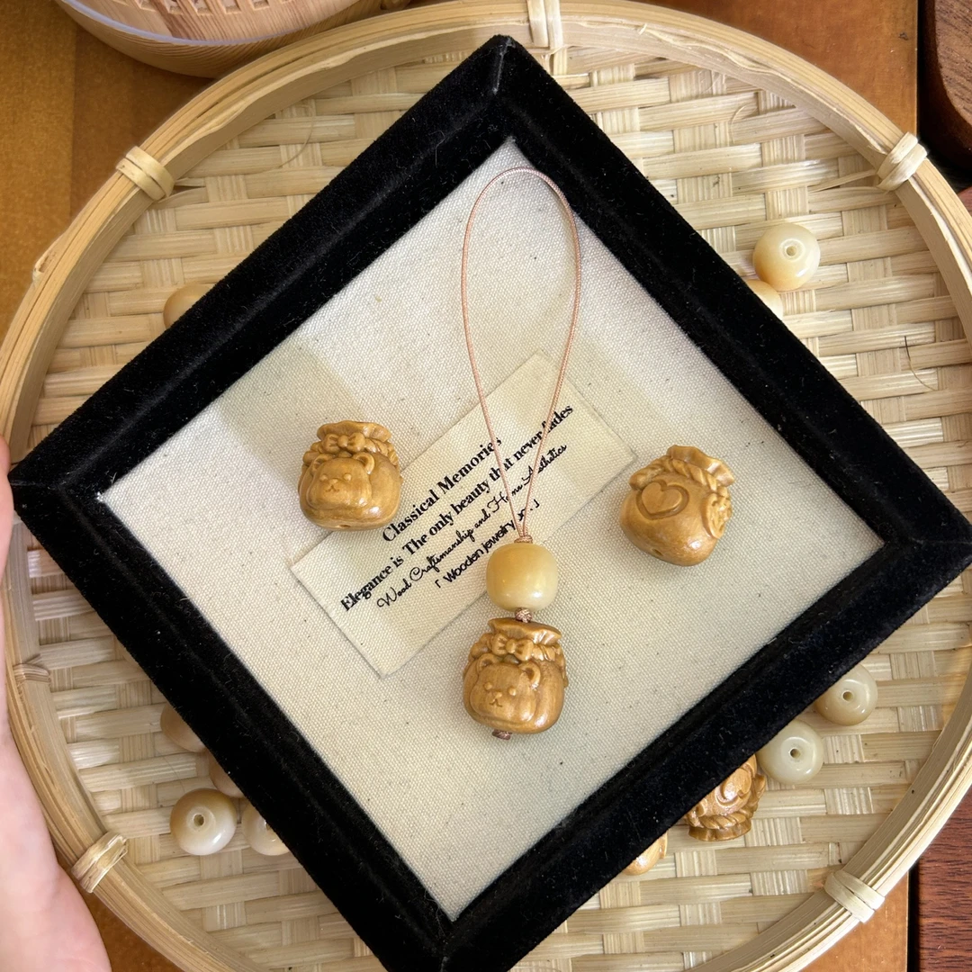 天然檀木小熊钱袋子挂件精雕镶嵌挂饰可爱少女生日礼物