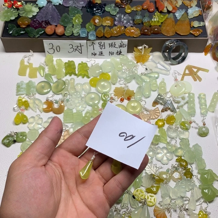 E***哥合金蛇纹石玉耳钉