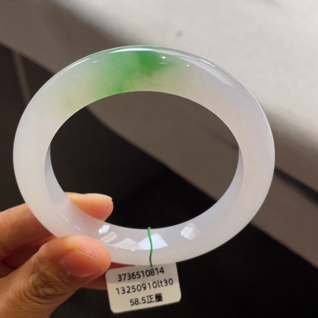 翡翠未镶嵌手镯冰绿泥鳅背手镯【强推】