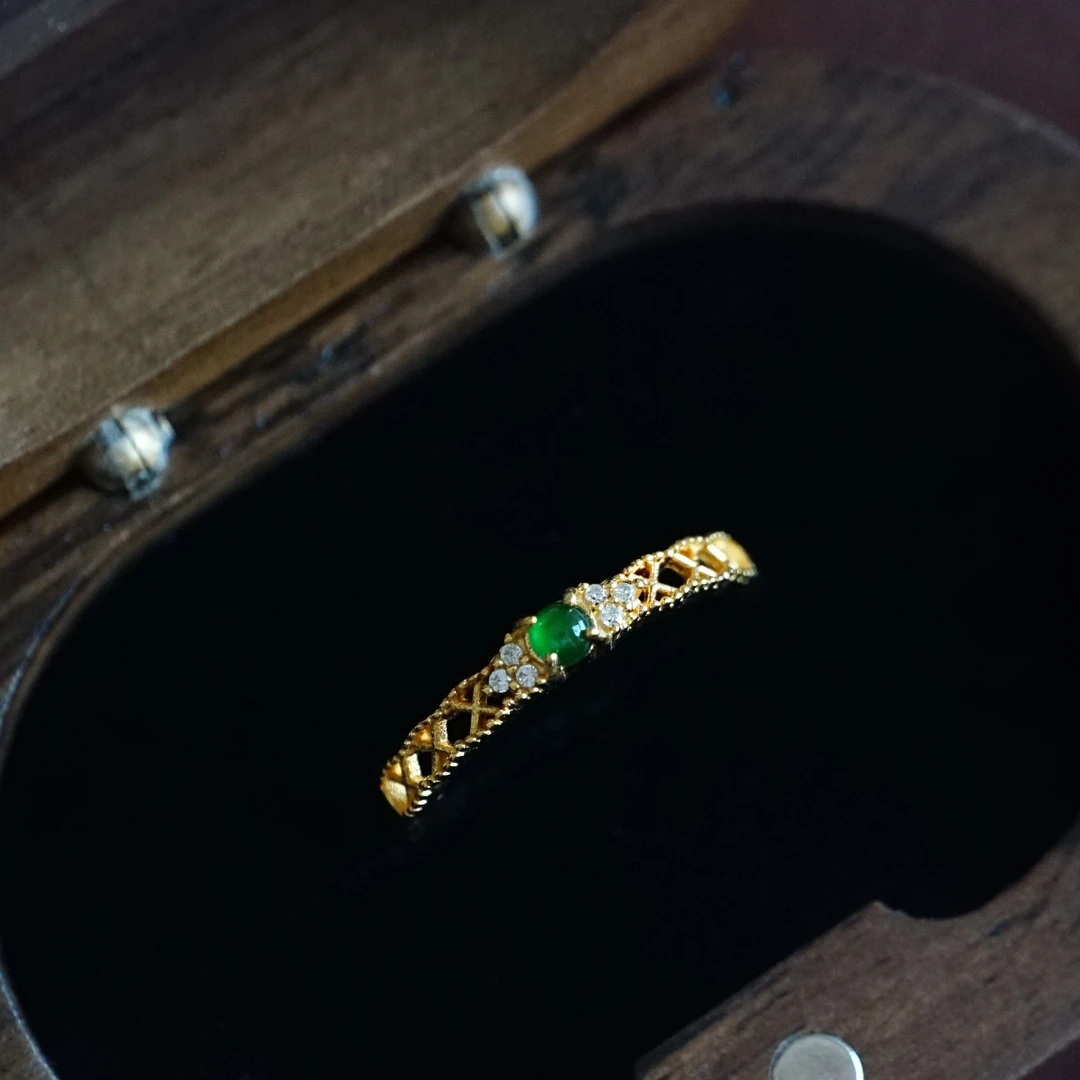 翡翠戒指设计款简约