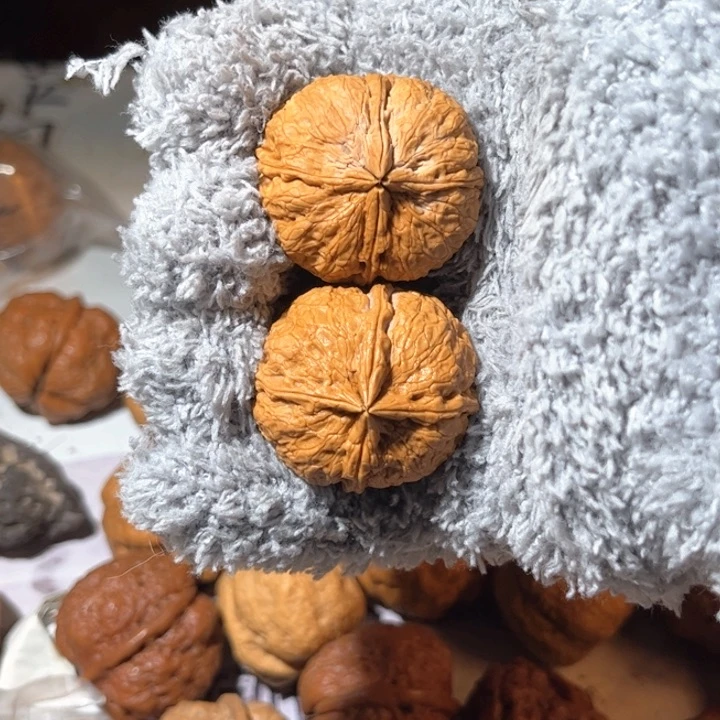 文玩核桃吊坠滇西铁核桃30