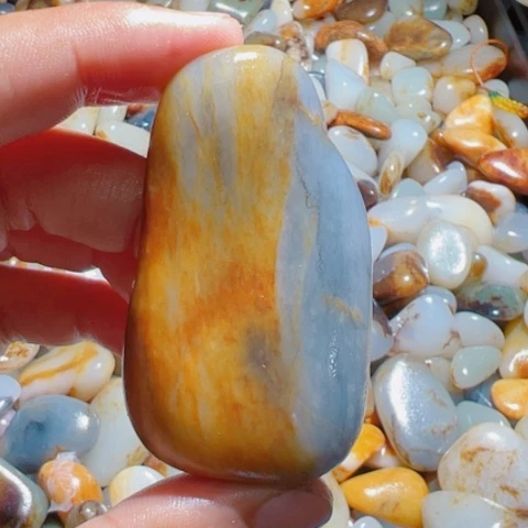 和田玉未镶嵌珠宝奇石54克