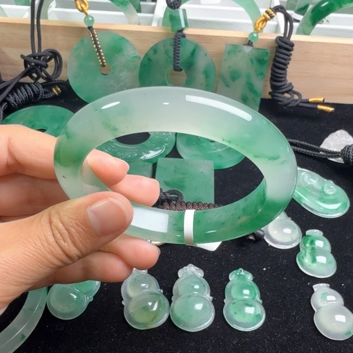 石英质玉未镶嵌手镯