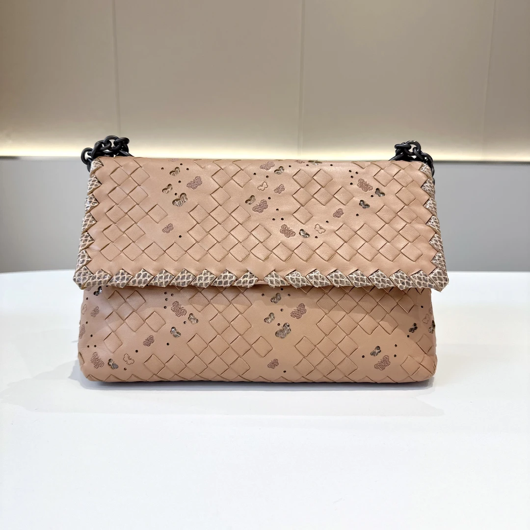 95新 BOTTEGA VENETA/葆蝶家 粉色编织翻盖链条包