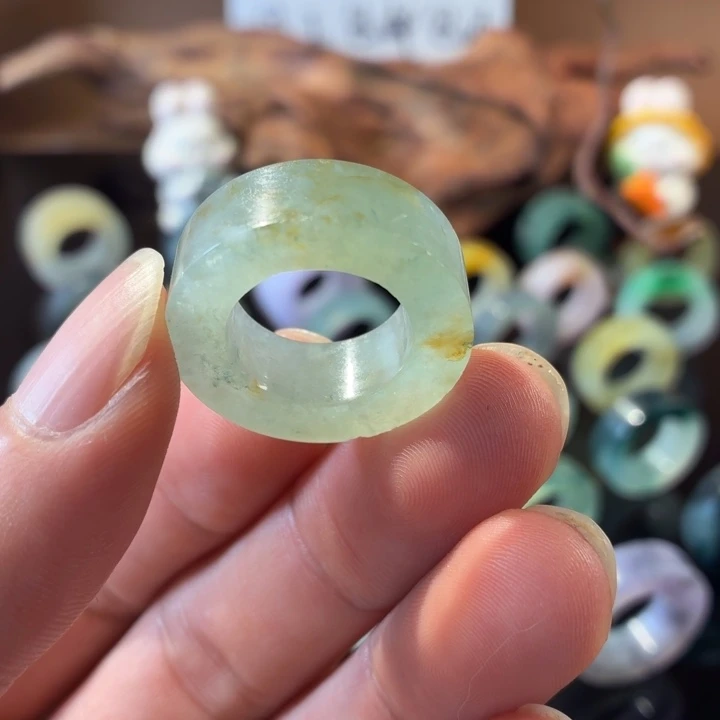 定制翡翠未镶嵌戒指