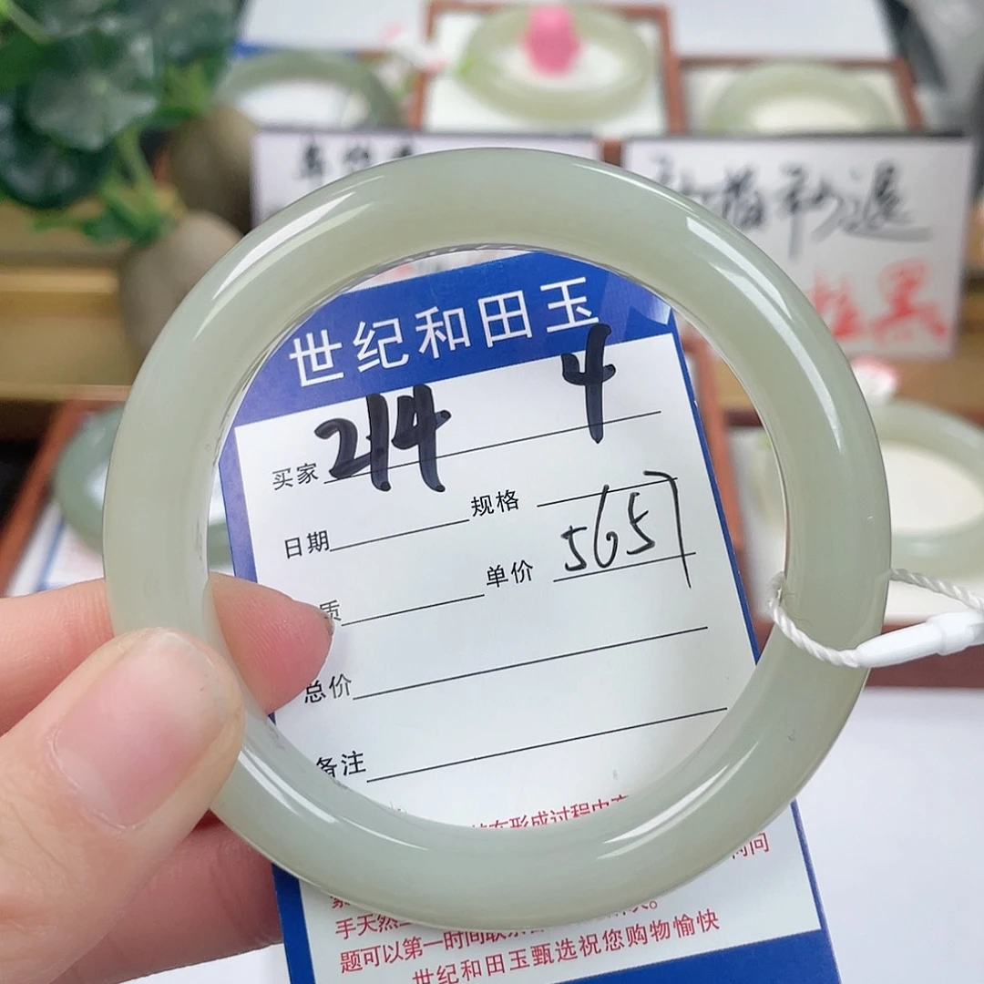 和田玉手镯未镶嵌