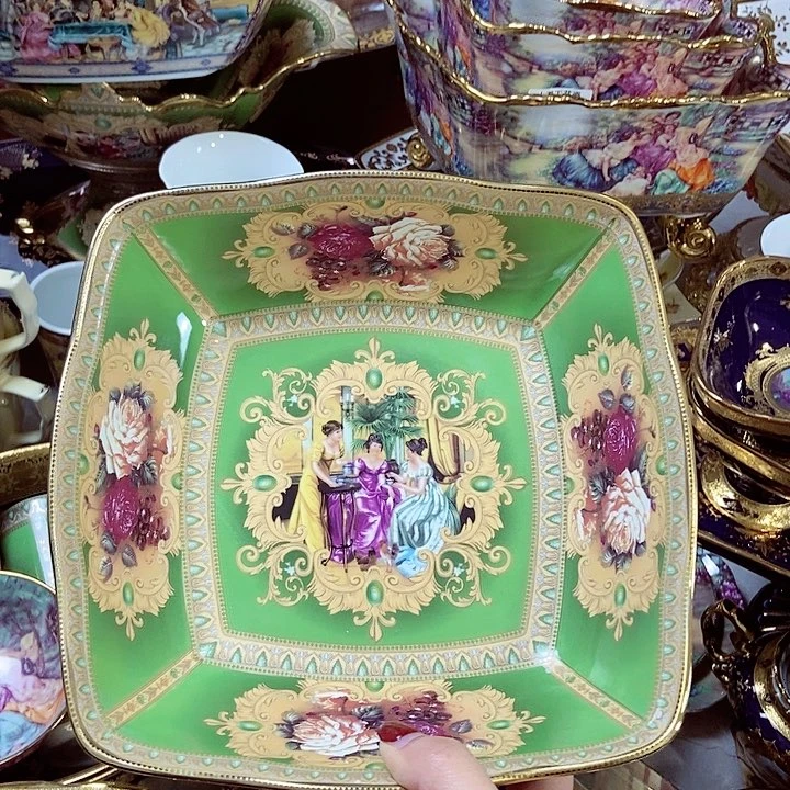 碗微瑕……………………………………