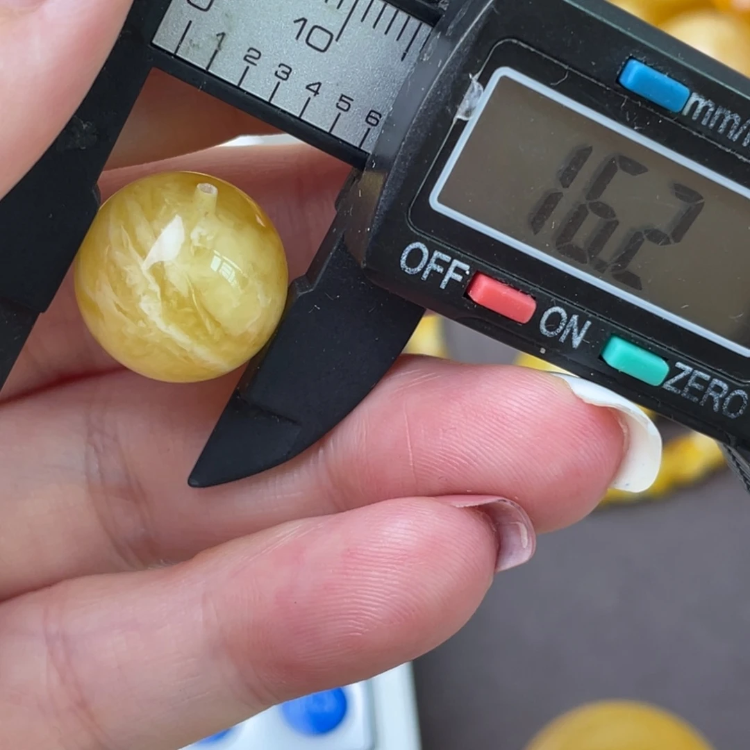 未镶嵌琥珀裸石微瑕16