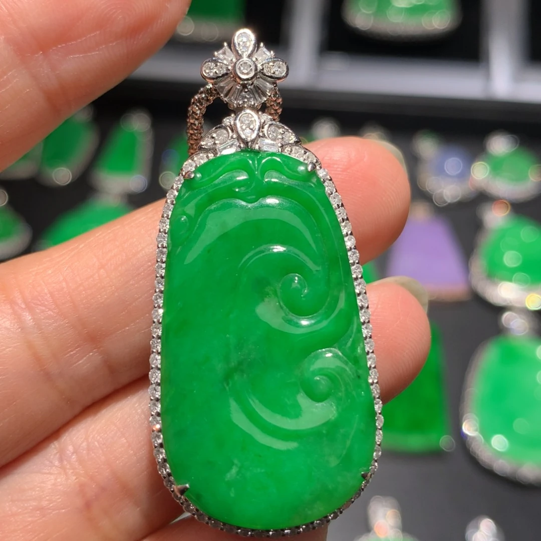 翡翠颈饰18K金镶嵌翡翠