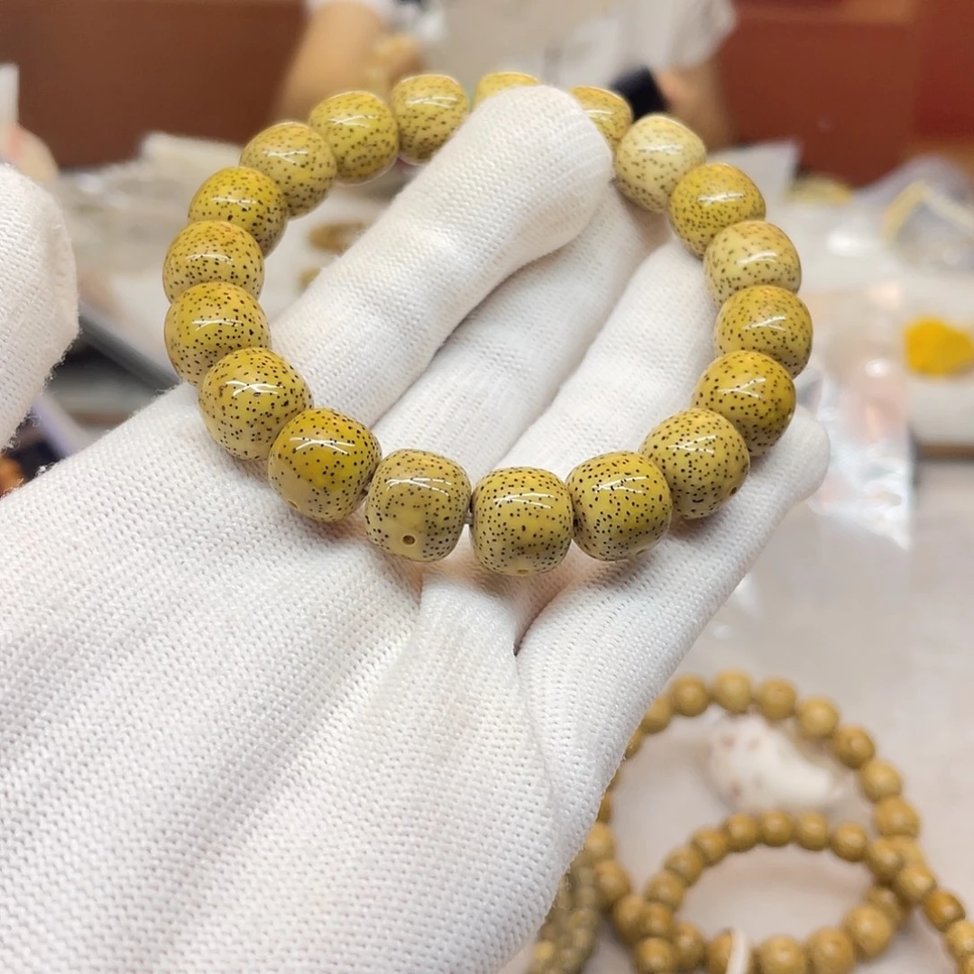 用***y星月菩提吊坠12%11鸡油黄