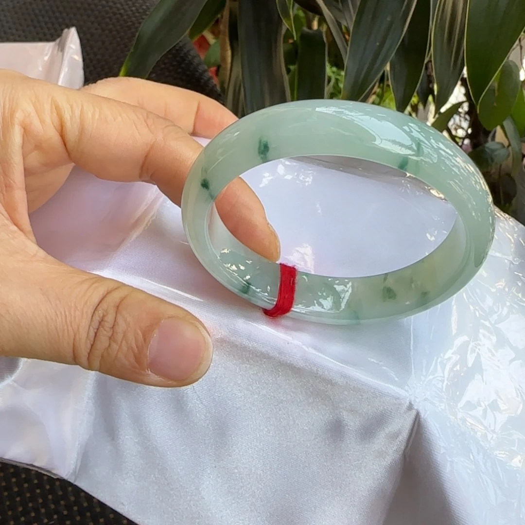 翡翠未镶嵌手镯51飘花贵妃手镯