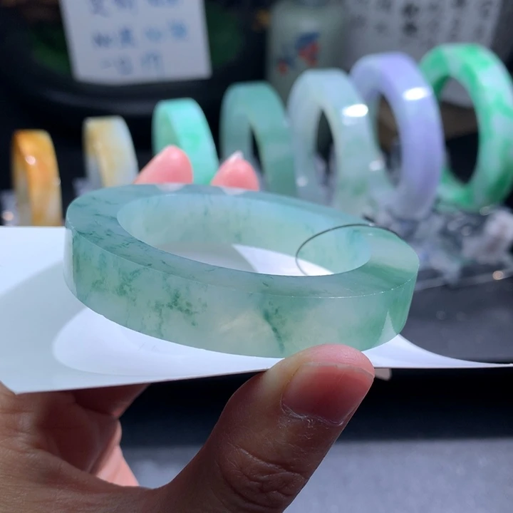 定制翡翠未镶嵌翡翠手镯