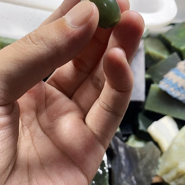唯***下和田玉（糖玉）未镶嵌珠宝半成品